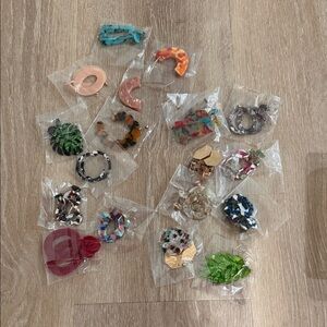 Women’s lightweight earrings (19 pairs!)